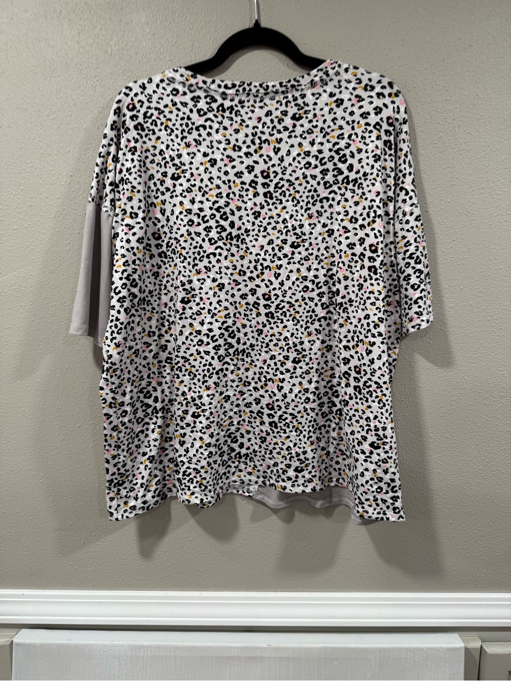 Entro Two-Tone Leopard Patchwork V-Neck Top - White, Taupe, Black - Picture 5 of 6